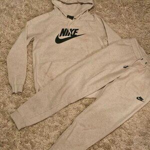 Great Used Condition Women's Nike Sweatsuit (hoodie & pants), Size: Small